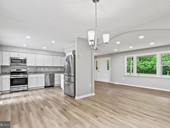 3rd image of 14715 Thoroughbred Dr