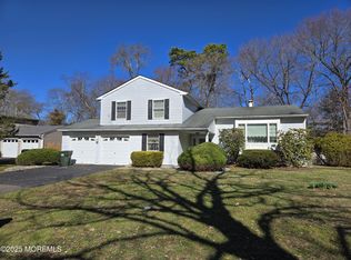 13 Cobblestone Ct, Howell, NJ 07731