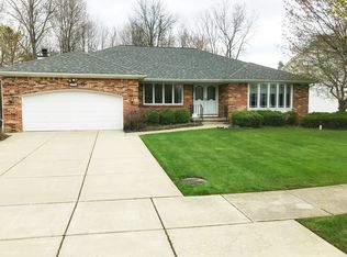 459 Wood Acres Dr, East Amherst, NY 14051