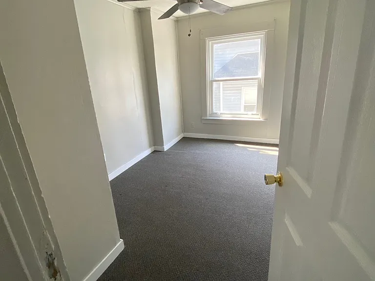904 N Pine St — Photo 7