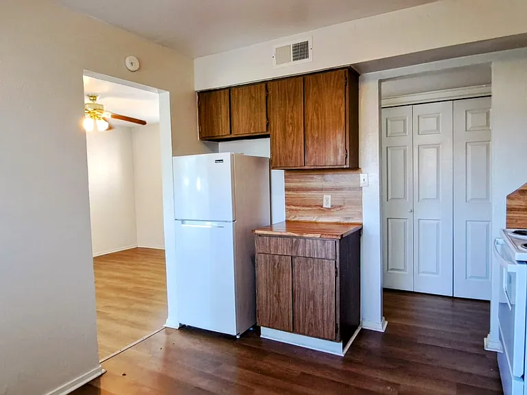 206 N Pine Ave #2 — Photo 5