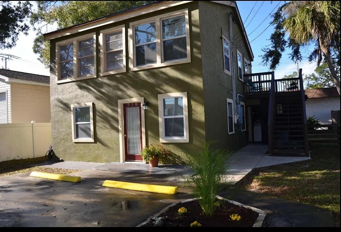 2 bed, 630 sqft, $1,400 — Photo 1