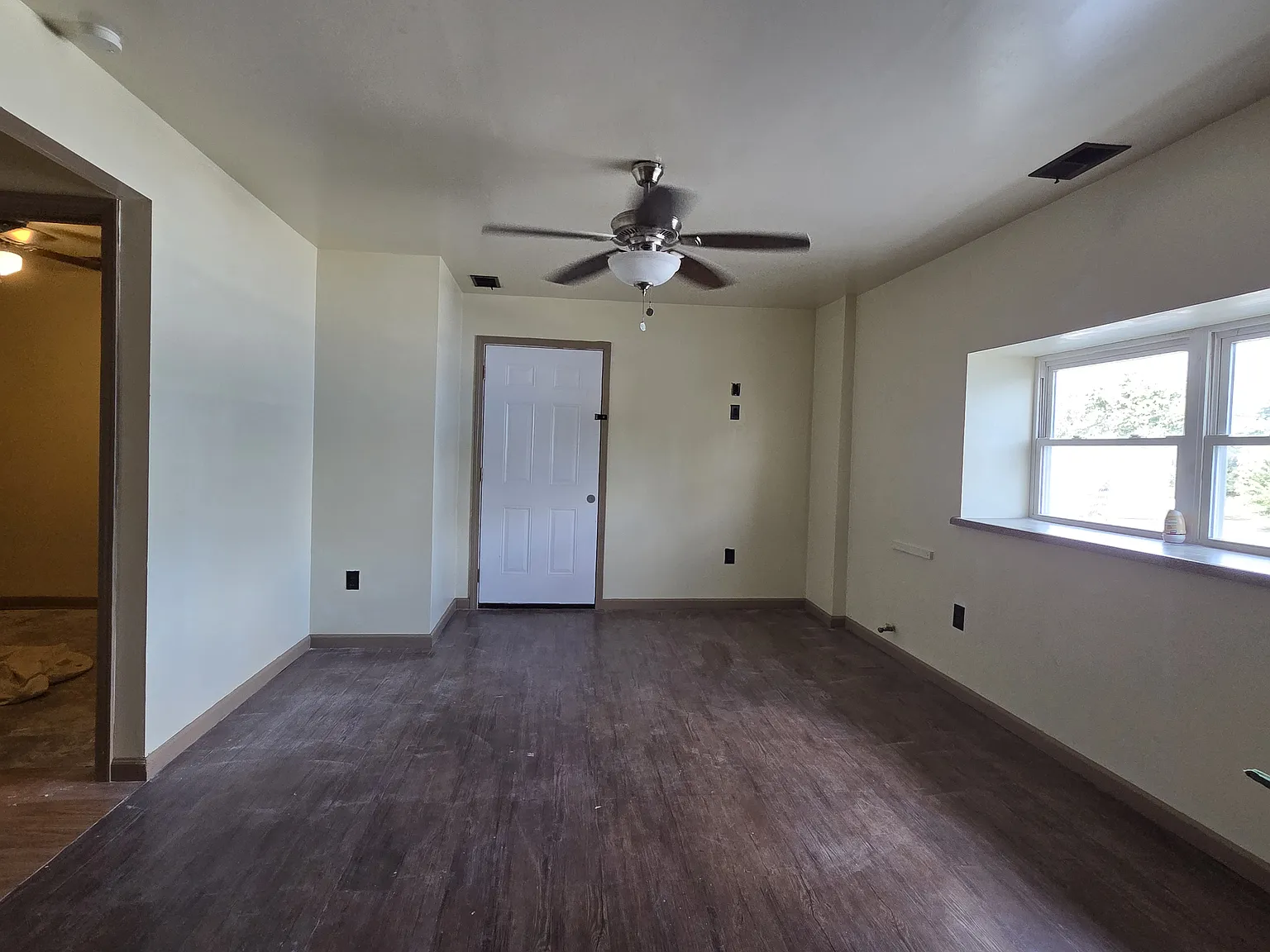 3 bed, 1088 sqft, $1,650 — Photo 2