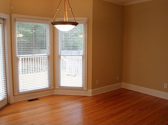 4th image of 4021 Honeytree Ln NE