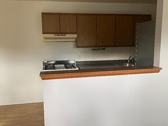 5th image of 817 De La Vina St #2