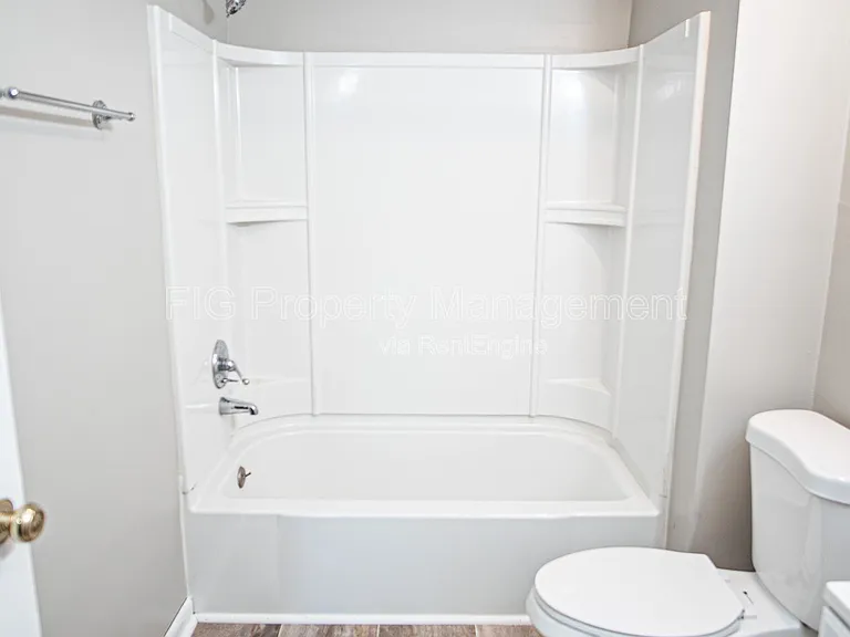 129 Hillcrest Dr #8 — Photo 7