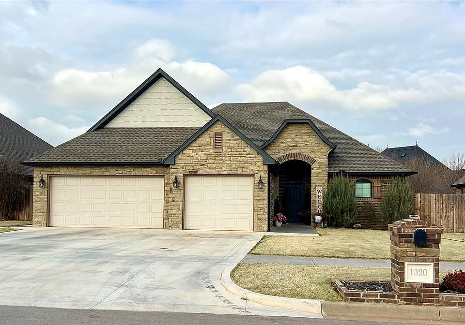1st image of 1320 Crimson Dr