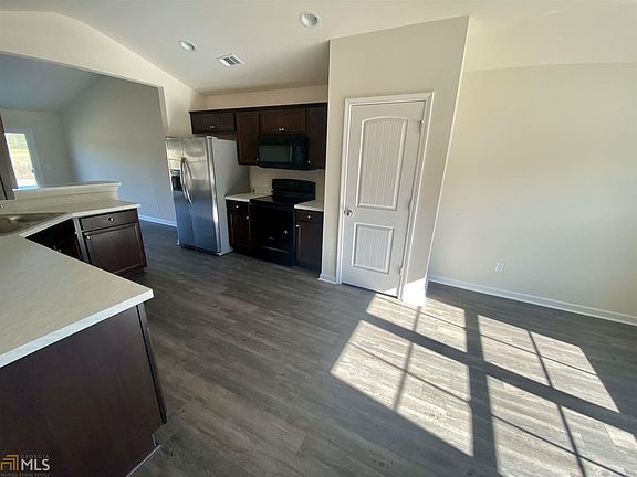 4th image of 257 Wells St