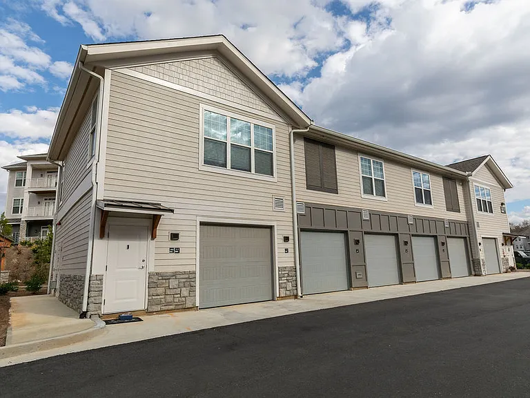 Gibson Flowery Branch Apartments — Photo 17