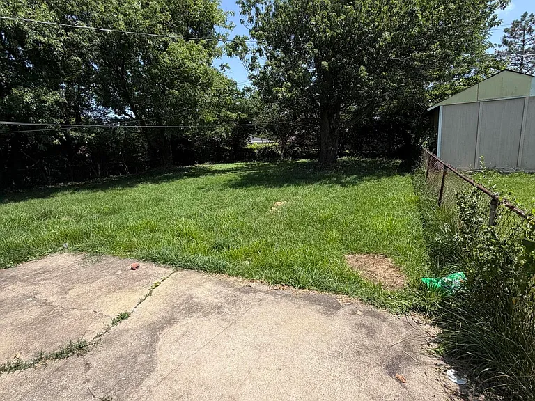 2405 Windwood Ct — Photo 3