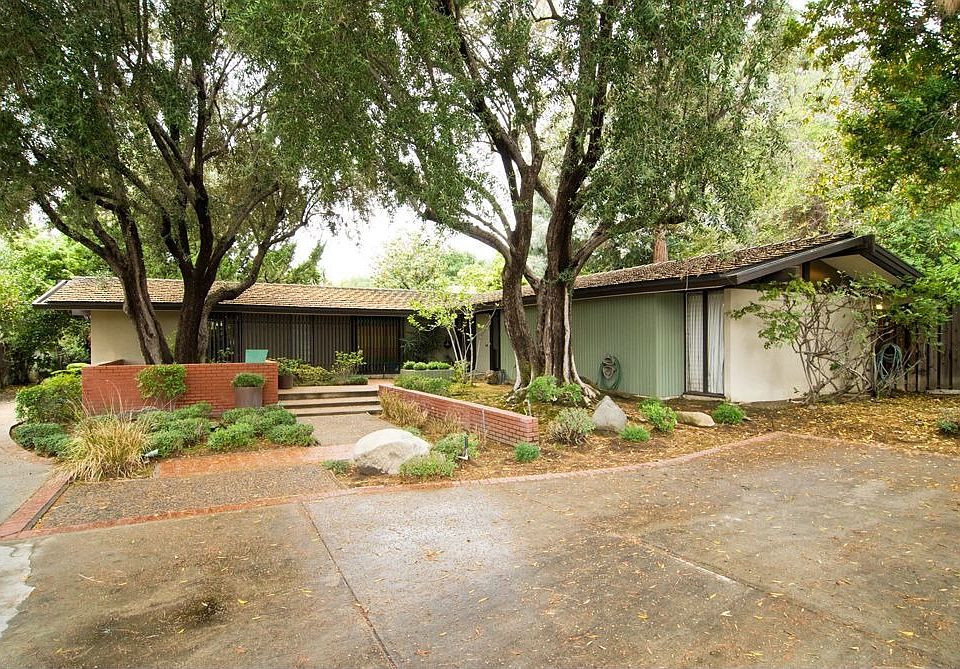 1st image of 913 Willow Springs Ln