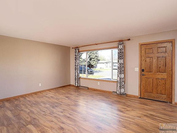 2nd image of 2942 Lynn Ave