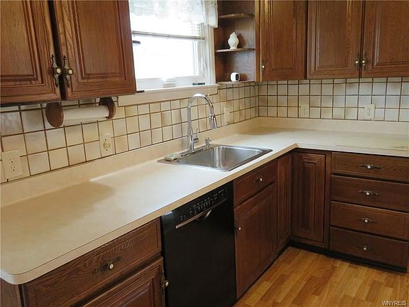 3rd image of 126 E Grand Blvd