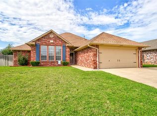 1337 NW 9th St, Moore, OK 73170