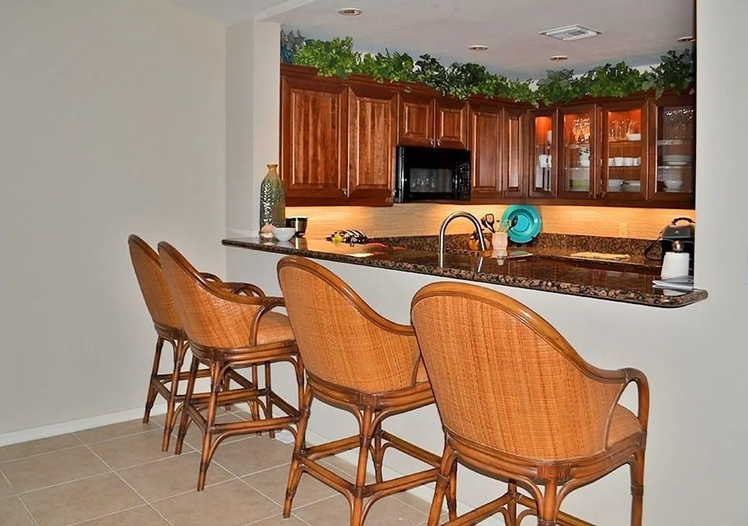 **Pelican Bay**3 Beds / 2 Baths**St. Simone - Furnished Seasonal Rental** — Photo 4