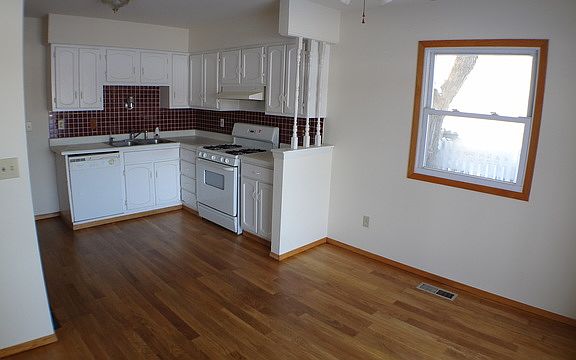 4th image of 701 Park Dr