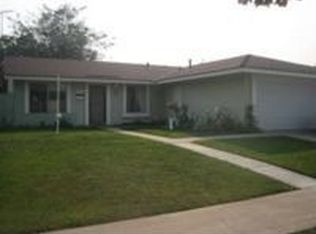 706 E Borchard Ave, Santa Ana, CA 92707