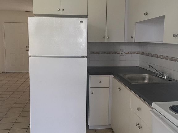 3rd image of 137 NE 1st Ct #2
