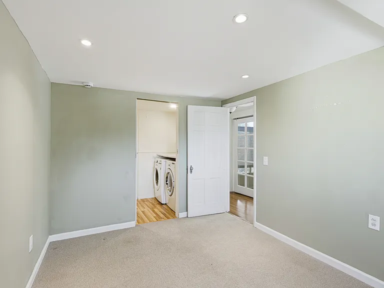 420 Bryn Mawr Dr SE — Photo 8