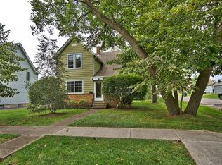 325 Ridgeland Ave, Woodstock, IL 60098