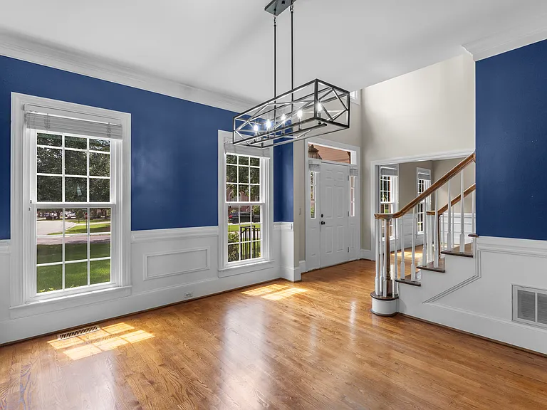 101 Hollingwood Dr — Photo 16