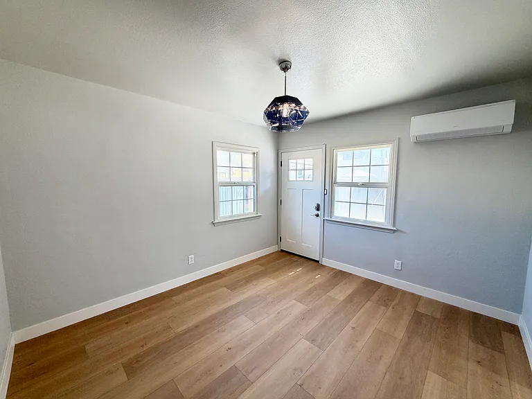 905 Ocean Ave #1/4 — Photo 3