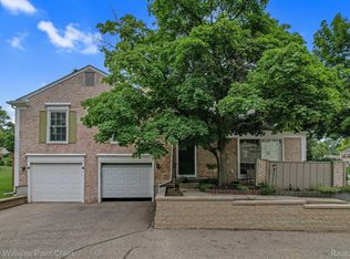 1413 Paddle Wheel Ln, Rochester, MI 48306