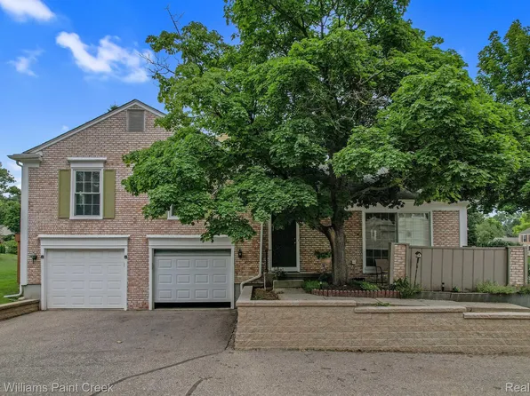 1413 Paddle Wheel Ln, Rochester, MI 48306