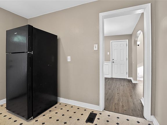 27th image of 300 McCutcheon Ln