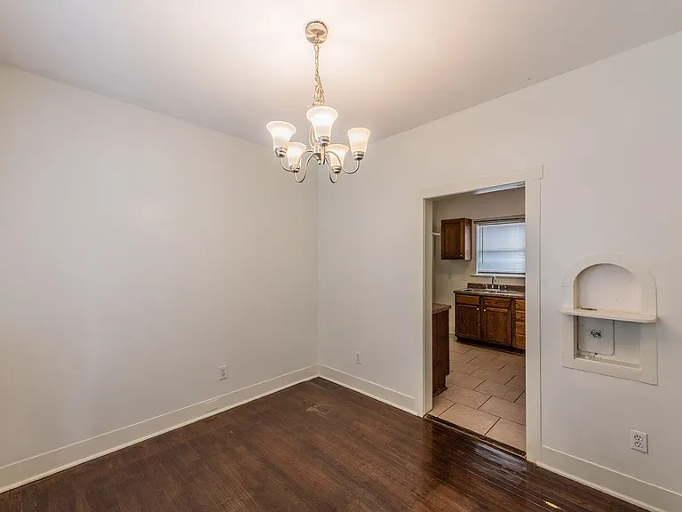 743 E Ashby Pl — Photo 3