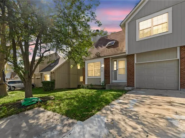 10814 Haskins St, Lenexa, KS 66210