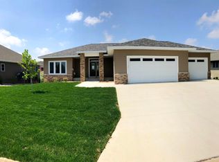 3007 Chaplin Dr, Milford, IA 51351