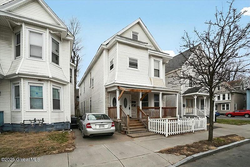 2nd image of 415 Victory Avenue