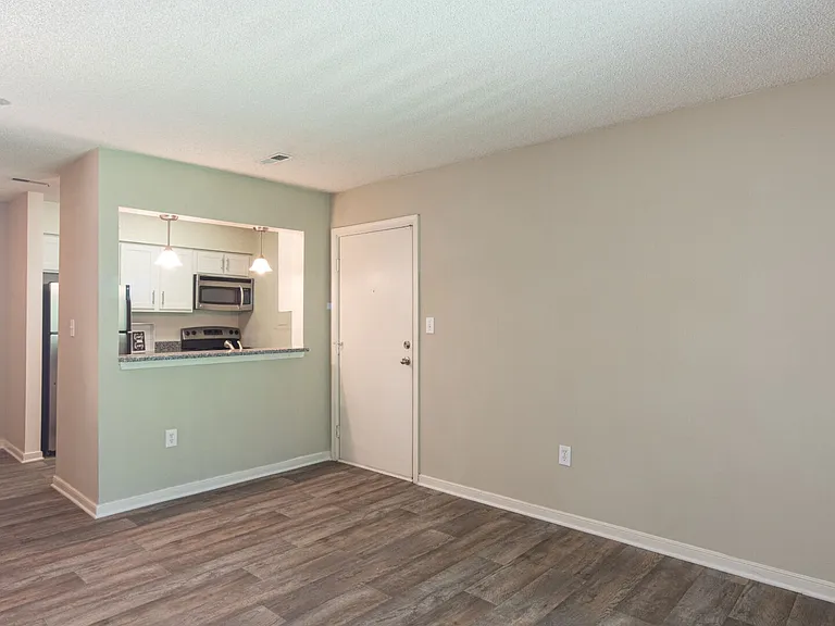 Sherwood Apartment Homes — Photo 15