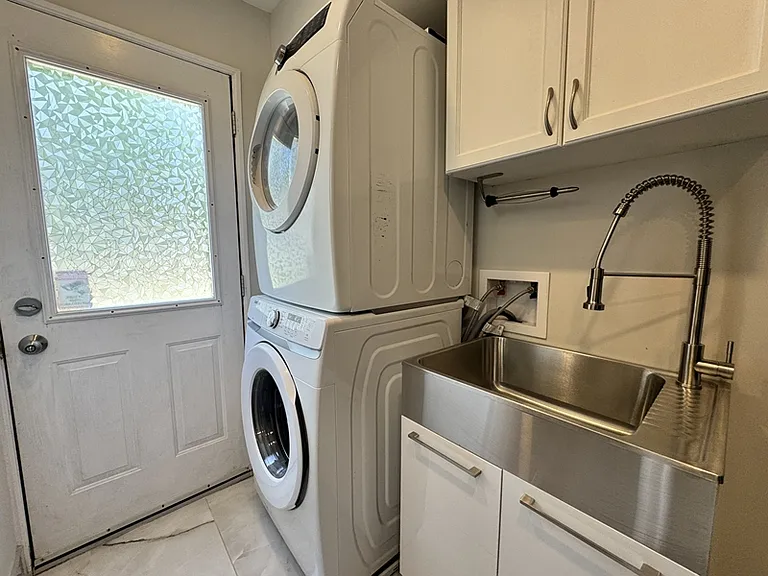 212 Churchland Dr — Photo 16