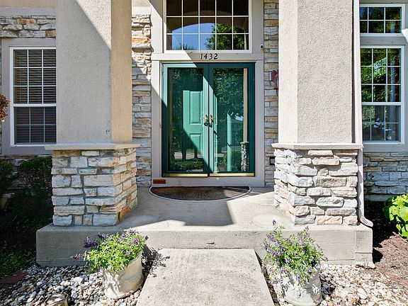 3rd image of 1432 Somerset Ct