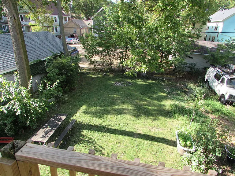 828-830 E Johnson St — Photo 34