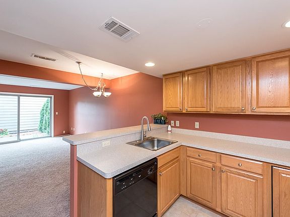 4th image of 736 Watersedge Dr