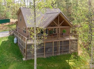153 Willow Springs Dr, Hendersonville, NC 28739