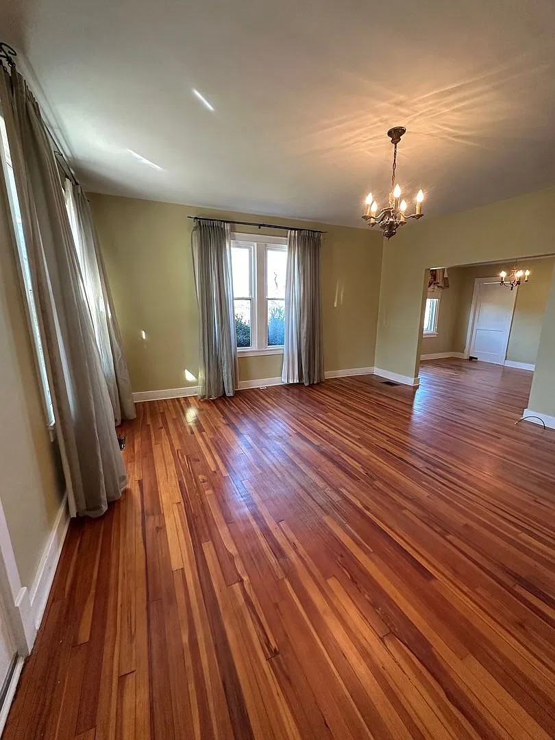 Stunning 4 Bed 2 Bath Home in the Heart of Shelbyville — Photo 3