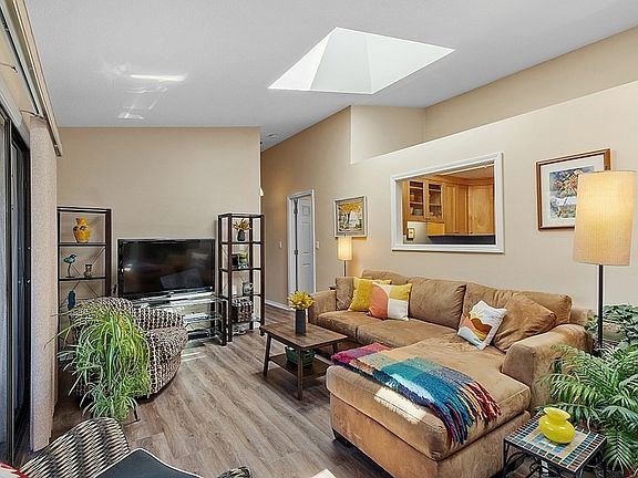 5th image of 15 Thompson Dr APT 19