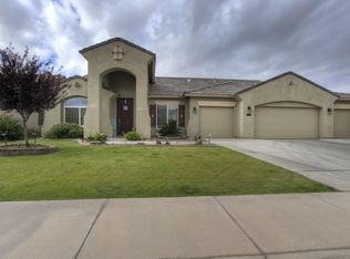 3711 E Meadow Land Dr, San Tan Valley, AZ 85140