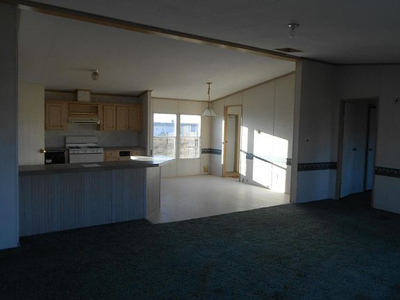 2nd image of 28 Holiday Dr