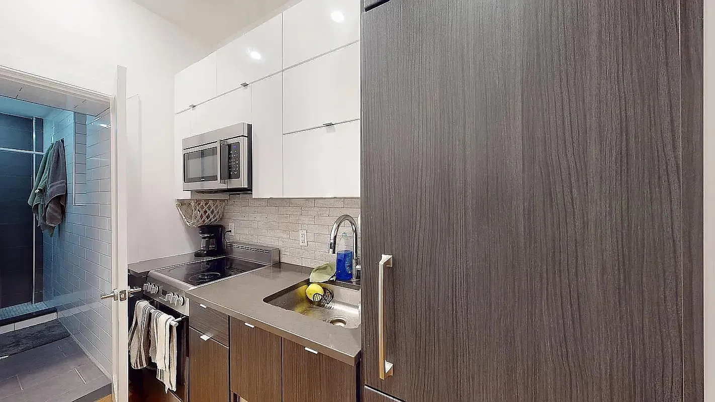 325 East 12th Street — Photo 2