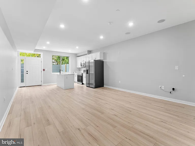 1682 N 54th St #2 — Photo 3