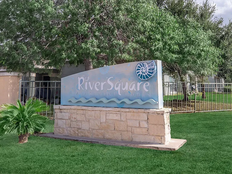 10342 River Run Blvd — Photo 2
