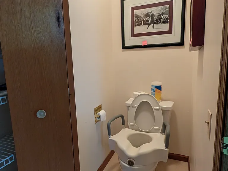 410 Orleans Ave — Photo 24