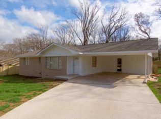 704 Inwood Dr, Palestine, TX 75801