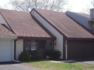 312 Beechwood Dr, Romeoville, IL 60446