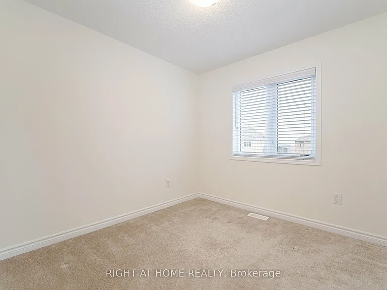 908 Sumac Cres — Photo 34